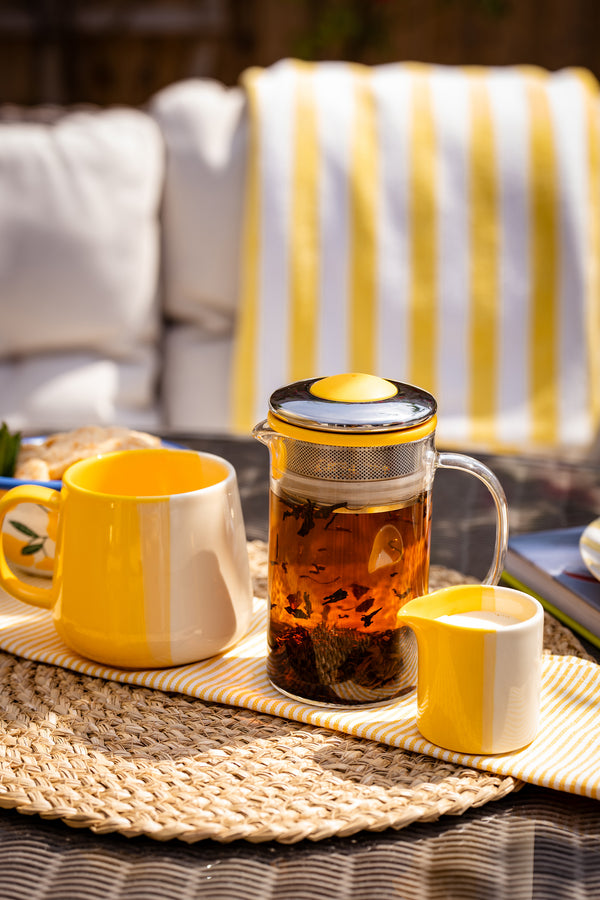 Strong & malty English Breakfast tea, the one that started it all. It's our number one subscribed to blend for a reason.