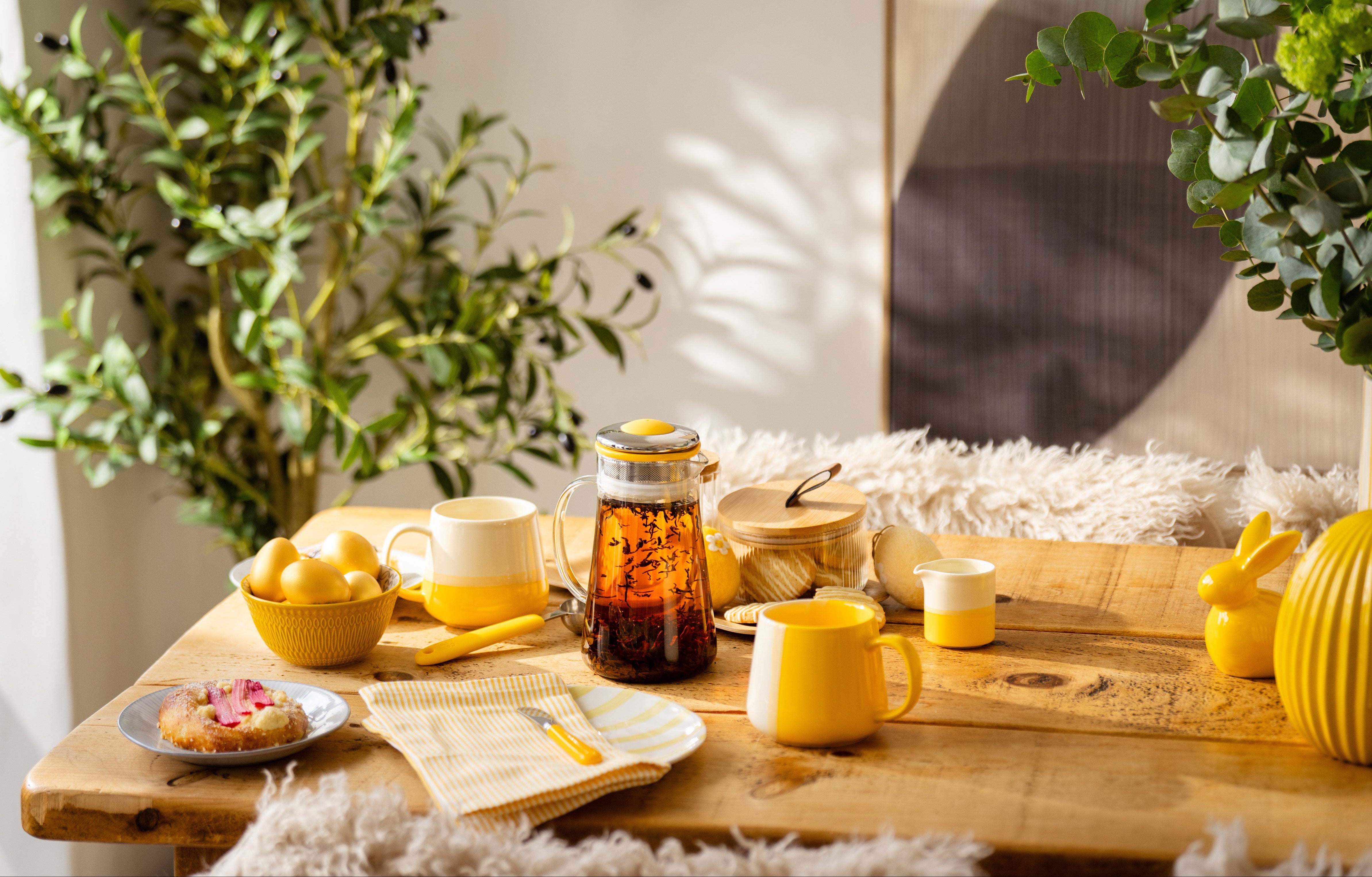 Eat eggs. Drink tea.