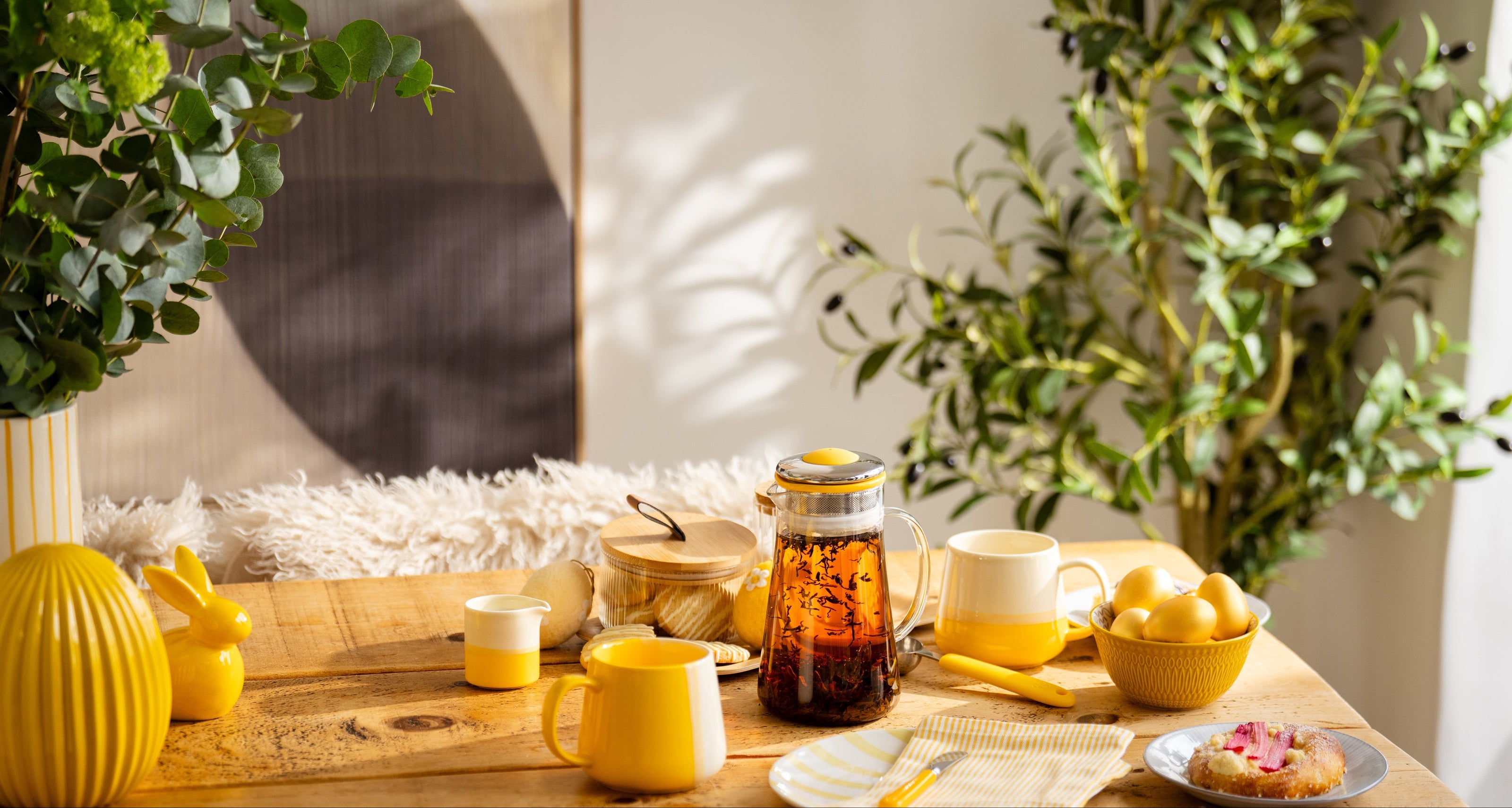 Eat eggs. Drink tea.