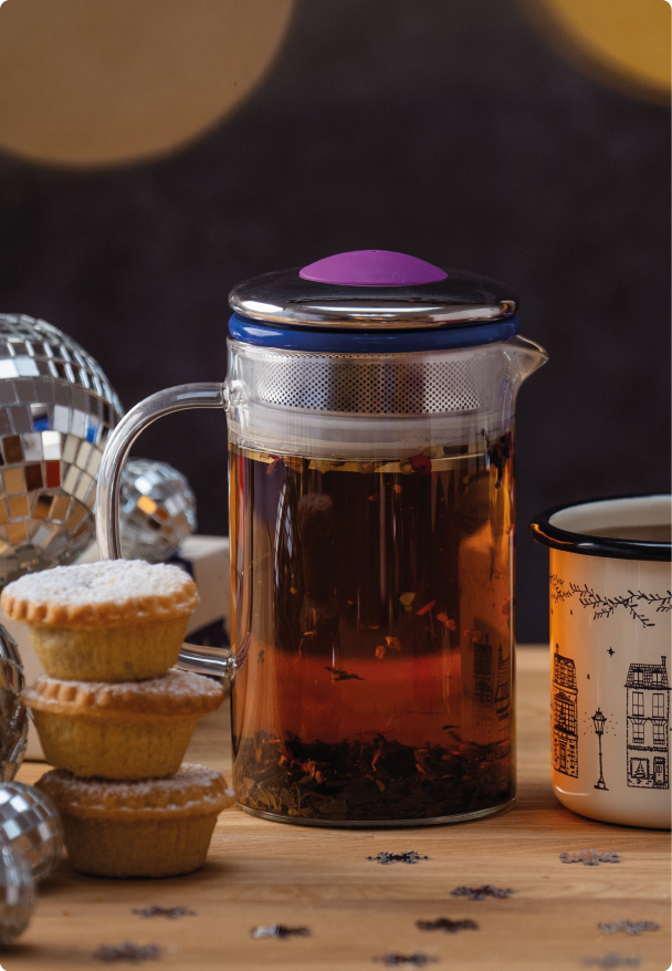 Our bestselling teapot for loose leaf tea. It's easy to use. Easy to clean. And give your leaves loads of room to move. This means a tastier cup of tea every time. No strainer needed.